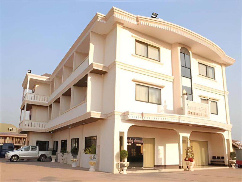 Chaleunehoung Hotel Vientiane Exterior photo