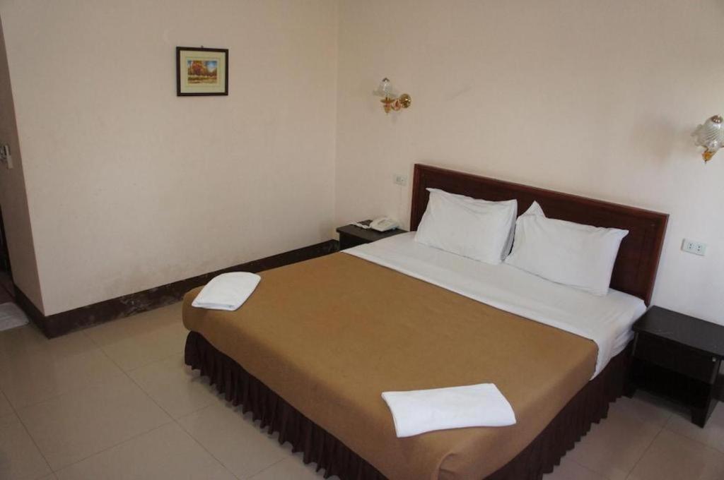 Chaleunehoung Hotel Vientiane Exterior photo
